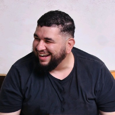 Luis Filipe sorrindo
